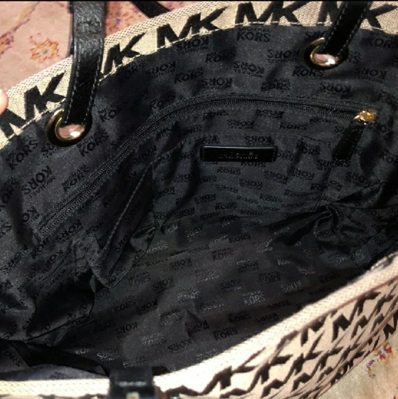 MK purse - Picture 2 of 2